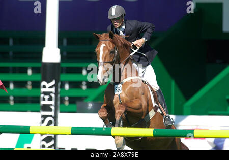 Die nationalen Spruce Meadows, Zeidler finanzielle Schale, Juni 2003, Richard Spooner (USA) Reiter sein Pferd Stockfoto