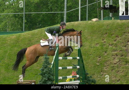 Kanada 1, Spruce Meadows Juni 2002, Raymond Texel (USA) Reiten Pershing Stockfoto