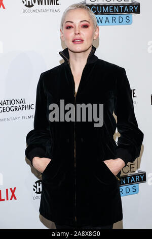 New York City, USA. 10 Nov, 2019. BROOKLYN, NEW YORK CITY, NEW YORK, USA - 10. NOVEMBER: Schauspielerin Rose McGowan kommt an der 4. jährlichen Critics' Choice Awards auf der Dokumentarfilm BRIC am 10. November 2019 in Brooklyn, New York City, New York, United States statt. (Foto von William Perez/Image Press Agency) Quelle: Bild Presse Agentur/Alamy leben Nachrichten Stockfoto