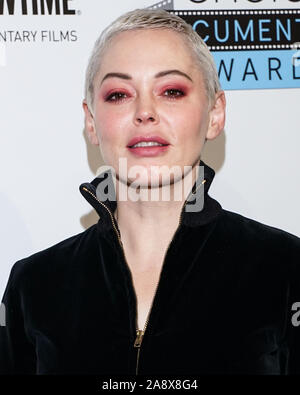 New York City, USA. 10 Nov, 2019. BROOKLYN, NEW YORK CITY, NEW YORK, USA - 10. NOVEMBER: Schauspielerin Rose McGowan kommt an der 4. jährlichen Critics' Choice Awards auf der Dokumentarfilm BRIC am 10. November 2019 in Brooklyn, New York City, New York, United States statt. (Foto von William Perez/Image Press Agency) Quelle: Bild Presse Agentur/Alamy leben Nachrichten Stockfoto
