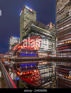 11.06.2019. London, Canary Wharf, UK, Crossrail in Canary Wharf.. Es ist eine erstaunliche Dachgarten und Pubs, Restaurants, wo die Leute ha Stockfoto