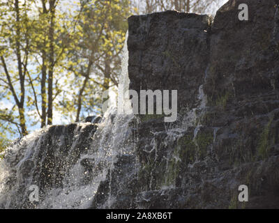 Schöner kleiner Wasserfall in Keila,, Estland. Lange Belichtung Stockfoto