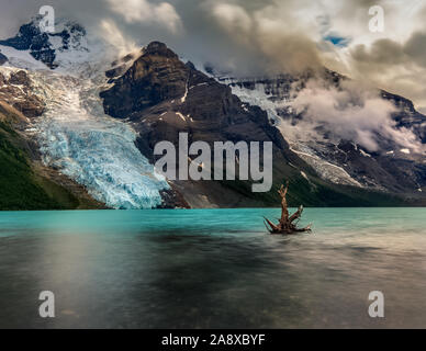 Berg See mit Berg Gletscher und Berg, Mount Robson Provincial Park. Stockfoto