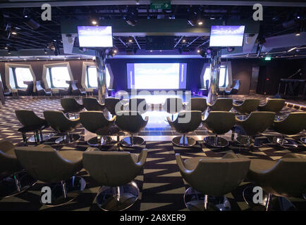 Hamburg, Deutschland. 09 Nov, 2019. Die so genannte TV-Studio auf dem Kreuzfahrtschiff MSC Grandiosa während einer Tour. Credit: Christian Charisius/dpa/Alamy leben Nachrichten Stockfoto