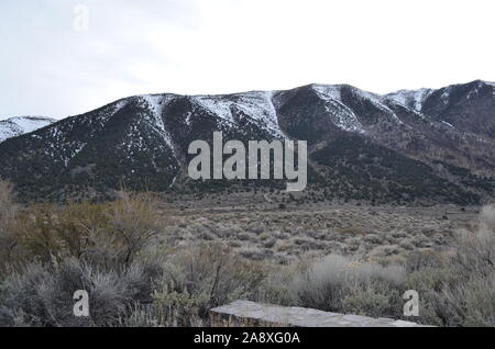 Der frühe Frühling in Kalifornien: Schnee - Entstaubt Sierra Nevada Stockfoto