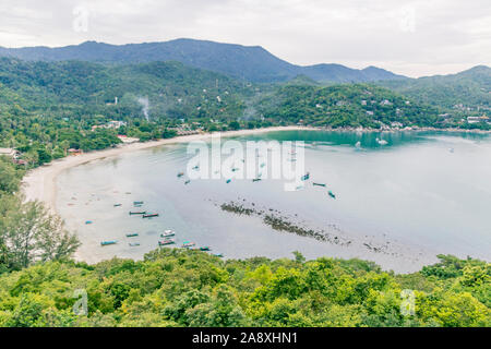 Panorama schöne Bucht auf der Insel Koh Phangan. Nai Pan Beach, Koh Phangan, Surat Thani Thailand. Stockfoto