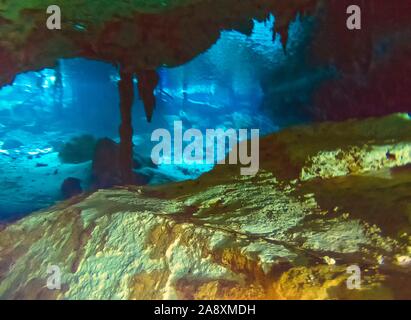 Unterwasser Formationen in der Cenote Dos Ojos in der Nähe von Tulum, Mexiko Stockfoto