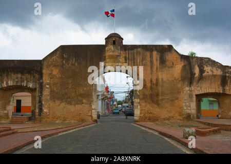 Anzeigen von Puerta de la Misericordia (Tor der Barmherzigkeit) - das erste Tor der Kolonialstadt in Santo Domingo, Dominikanische Republik Stockfoto