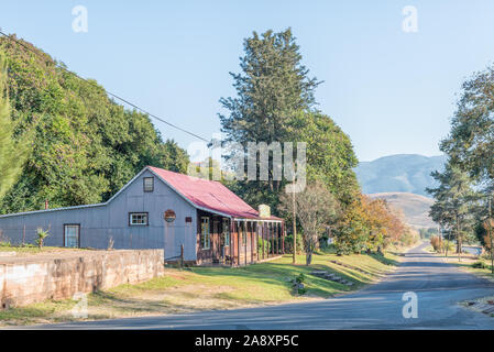 PILGRIMS REST, SÜDAFRIKA - 21. MAI 2019: eine Straße, Szene, mit einem historischen, alten Gebäude, in Pilgrims Rest, Mpumalanga Stockfoto
