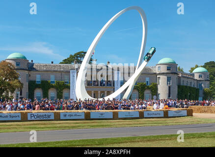 Gerry Juda's Aston Martin Skulptur in Goodwood Festival der Geschwindigkeit, 2019 Stockfoto