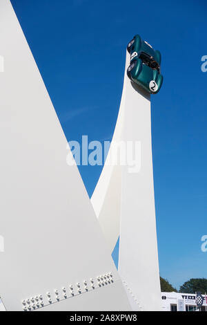 Gerry Juda's Aston Martin Skulptur in Goodwood Festival der Geschwindigkeit, 2019 Stockfoto