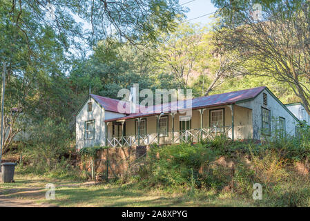 PILGRIMS REST, SÜDAFRIKA - 21. MAI 2019: eine Straße, Szene, mit einem historischen Gebäude, in Pilgrims Rest, Mpumalanga Stockfoto