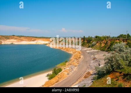 Hydraulische Gewinnung von Quarzsand im Novoselovsky Steinbruch im Dorf Nowaja Vodolaga. Region Kharkov, Ukraine. Juni 2012 Stockfoto