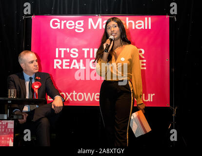 Ash Sarkar bei einer Wahlkampfveranstaltung für Greg Marshall im Broxtowe, Nottingham, England, Großbritannien Stockfoto