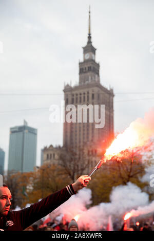 November 11, 2019, Warszawa, mazowieckie, Polen: 11. November 2019, Warschau, Polen: Unabhängigkeit März von patrioticcommunities und neo-faschistischen Organisationen organisiert. März von der Organisation der Unabhängigkeit vom März, die von vielen Organisationen mit Neo besucht wird organisiert-faschistischen Ansichten aus Polen und anderen Europäischen Ländern jedes Jahr. (Bild: © Grzegorz Banaszak/ZUMA Draht) Stockfoto