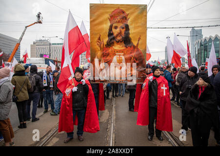 Warszawa, Mazowieckie, Polen. 11 Nov, 2019. November 11, 2019, Warschau, Polen: Unabhängigkeit März von patrioticcommunities und neo-faschistischen Organisationen organisiert. März von der Organisation der Unabhängigkeit vom März, die von vielen Organisationen mit Neo besucht wird organisiert-faschistischen Ansichten aus Polen und anderen Europäischen Ländern jedes Jahr. Credit: Grzegorz Banaszak/ZUMA Draht/Alamy leben Nachrichten Stockfoto