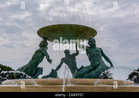 Tritonen-brunnen vor der Stadt Tor in Valletta, Malta Stockfoto