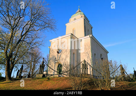 Suomenlinna Kirche, Finnland, im goldenen Herbst Licht. Die Kuppel hat als Leuchtturm seit 1929 nur sehr wenige Kirchen verdoppelt haben diesem doppelten Zweck. Stockfoto