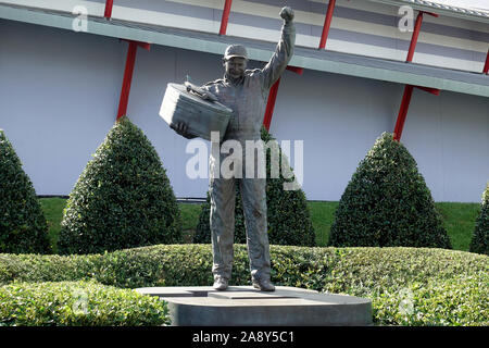 NASCAR Racing Fahrer Dale Earnhardt Sr Statue am Daytona International Speedway, Daytona Beach, Florida Stockfoto