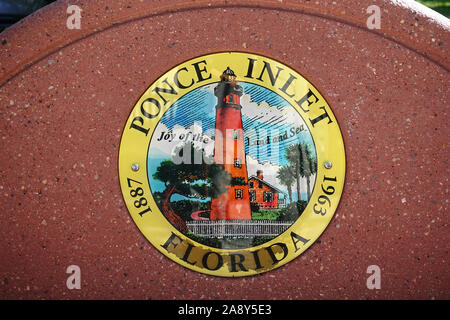 Lokale Regierung Fouras Dichtung Plakette auf einer öffentlichen Bank in Fouras, der berühmte Leuchtturm Florida USA Stockfoto