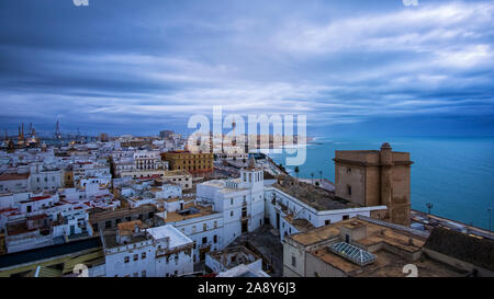 Santa Maria Beach View von Cadiz Andalusien Spanien Dom East Tower Stockfoto