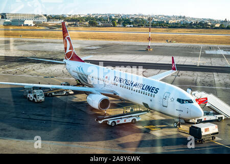 Gudja, Malta - 24. Juli 2019. Turkish Airlines Boeing 737-8 F2 im Malta International Airport Stockfoto