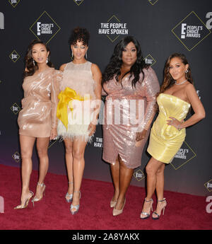 Los Angeles, USA. 11 Nov, 2019. Jeannie Mai, Tamera Mowry-Housley, Loni Liebe, Adrienne Houghton besucht die 2019 E! Der Menschen Choice Awards an Barker Hangar am 10. November 2019 in Santa Monica, Kalifornien Quelle: Tsuni/USA/Alamy leben Nachrichten Stockfoto