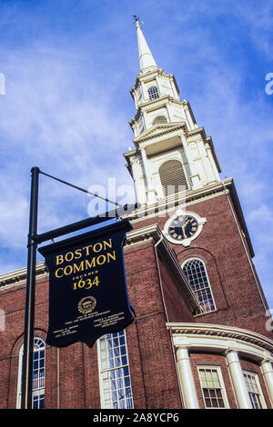 Das Tremont Street Kirche und das Zeichen für den Boston Common, Boston, MA Stockfoto