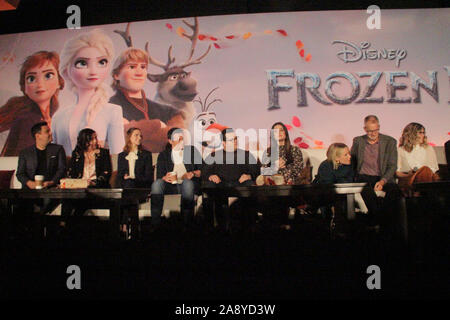 Robert Lopez, Kristen Anderson-Lopez, Evan Rachel Wood, Jonathan Groff, Josh Gad, Idina Menzel, Kristen Bell, Chris Buck, Jennifer Lee 11/09/2019 Frozen 2' Pressekonferenz am W Hollywood in Hollywood, CA Foto von Izumi Hasegawa/HollywoodNewsWire.co Stockfoto