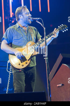 November 8, 2019 - Raleigh, North Carolina; USA - Musiker DAN AUERBACH der schwarzen Tasten führt Leben, wie Ihre 2019 Tour macht Halt am PNC-Arena in Raleigh befindet. Copyright 2019 Jason Moore. (Bild: © Jason Moore/ZUMA Draht) Stockfoto