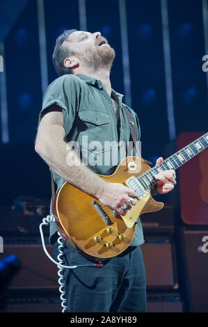 November 8, 2019 - Raleigh, North Carolina; USA - Musiker DAN AUERBACH der schwarzen Tasten führt Leben, wie Ihre 2019 Tour macht Halt am PNC-Arena in Raleigh befindet. Copyright 2019 Jason Moore. (Bild: © Jason Moore/ZUMA Draht) Stockfoto