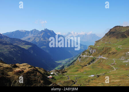 Pass Road am Klausenpass Uri Kanton Stockfoto