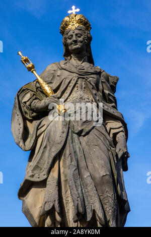 Schöne Statue des Hl. Kunigunde von Luxemburg auf Untere Brucke, oder untere Brücke, in der bayerischen Stadt Bamberg in Deutschland. Stockfoto