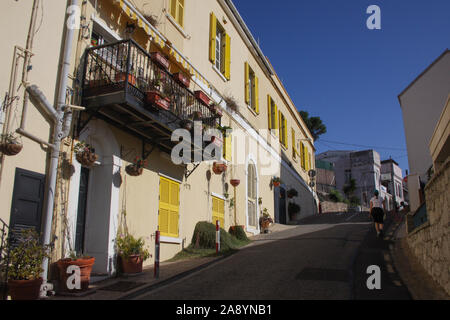 Zu Fuß bis Naval Hospital Hill in Gibraltar Stockfoto