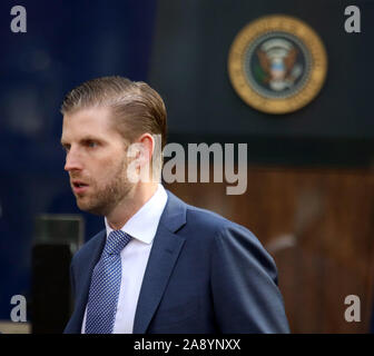 New York, New York, USA. 11 Nov, 2019. ERIC TRUMP besucht Präsident DONALD TRUMP Erläuterungen seines Vaters in das 100-jährliche Veterans Day Parade an der Madison Square Park statt. Credit: Nancy Kaszerman/ZUMA Draht/Alamy leben Nachrichten Stockfoto