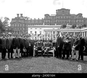 William Howard Taft mit newspapermen Ca. 1905-1930 Stockfoto