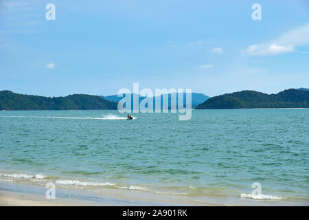 Langkawi, Malaysia - 12. Oktober 2019. Anzeigen von Cenang Strand auf Langkawi Stockfoto