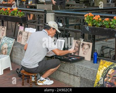 Straße Künstler mit ihren Kunstwerken bereit zum Verkauf in Harvard Square, Cambridge, MA Stockfoto