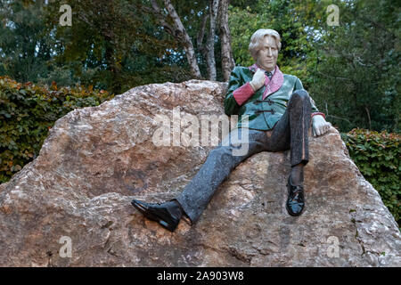 Oscar Wilde Memorial Skulptur von Danny Osborne in Merrion Square Dublin Irland Stockfoto