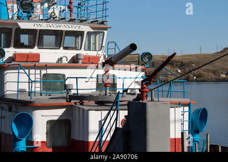 Kasachstan, ust-kamenogorsk - 4 Oktober, 2019. Feuerlöschboot im Hafen. Stockfoto