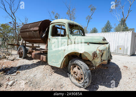 Alten verrosteten Lkw für opal Bergbau, die grawin, Lightning Ridge, New South Wales, NSW, Australien Stockfoto