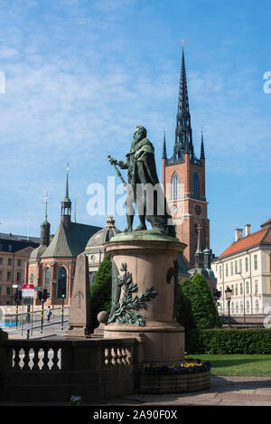 Gustav ich Schweden, mit Blick auf die Statue von Gustav ich König von Schweden, auch bekannt als Gustav Vasa, gelegen vor der Riddarhuset, Gamla Stan, Stockholm. Stockfoto