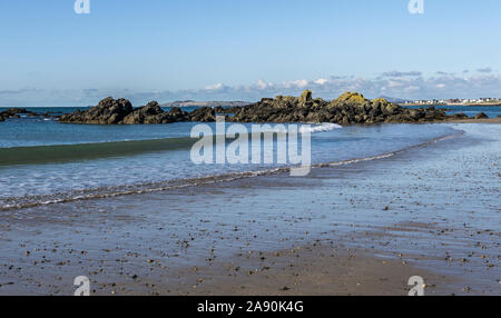 Blick auf den Strand von Porth Tyn Tywyn in der Nähe von Rhosneigr auf der Insel Anglesey, North Wales, UK. Am 29. Oktober 2019 übernommen. Stockfoto