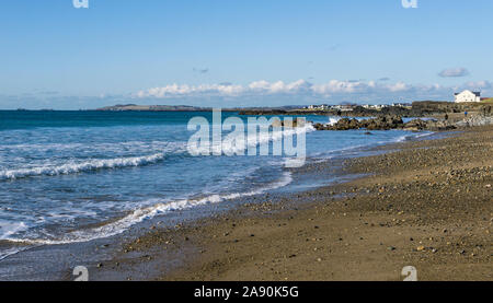 Blick auf den Strand von Porth Tyn Tywyn in der Nähe von Rhosneigr auf der Insel Anglesey, North Wales, UK. Am 29. Oktober 2019 übernommen. Stockfoto