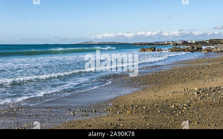 Blick auf den Strand von Porth Tyn Tywyn in der Nähe von Rhosneigr auf der Insel Anglesey, North Wales, UK. Am 29. Oktober 2019 übernommen. Stockfoto