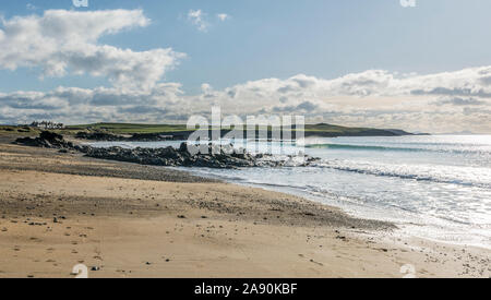 Blick auf den Strand von Porth Tyn Tywyn in der Nähe von Rhosneigr auf der Insel Anglesey, North Wales, UK. Am 29. Oktober 2019 übernommen. Stockfoto