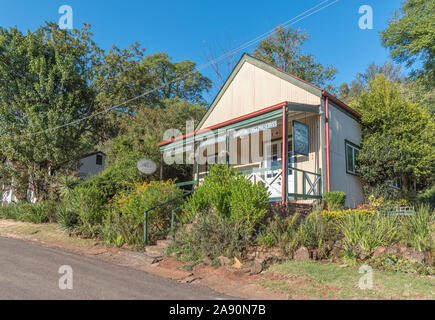 PILGRIMS REST, SÜDAFRIKA - 21. MAI 2019: eine Straße, Szene, mit der historischen Drucken Haus, in Pilgrims Rest, Mpumalanga Stockfoto