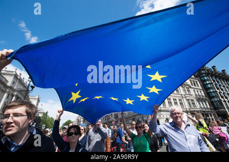 Pro EU-Rallye, protestieren gegen das Ergebnis der letzten Woche Referendum, in der Großbritannien gestimmt, der Europäischen Union, den Parliament Square, London, Br zu verlassen Stockfoto