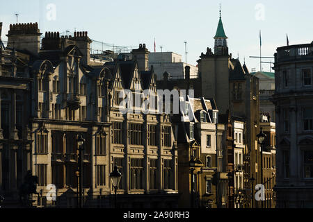 Whitehall, gesehen vom Trafalgar Square, London, Großbritannien. Stockfoto