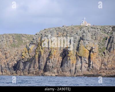 Nationale Coastwatch Institution lookout Station auf Gwennap Kopf, Porthgwarra, Cornwall, UK. Stockfoto